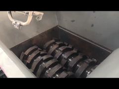 Ver: Máquina trituradora de plástico de dos ejes tipo cizalla 2-3tph para escaparate de planta de reciclaje de plástico