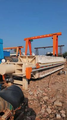 Large mobile oil cylinder filter press with automatic filter cloth travel