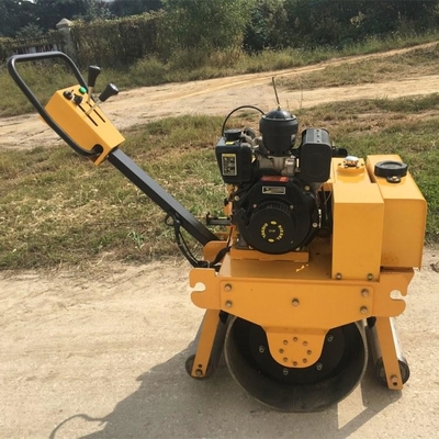 Masa de funcionamiento tamaño pequeño resistente 770kg del rodillo de camino de la maquinaria de construcción